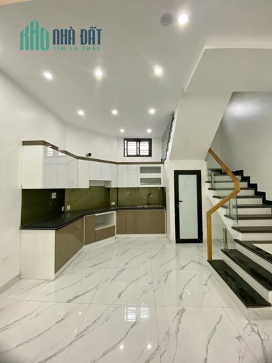 Bán nhà phố Miếu Hai Xã, diện tích 40m x 4 tầng mới tinh, ngõ  nông, GIÁ 2.68 tỉ