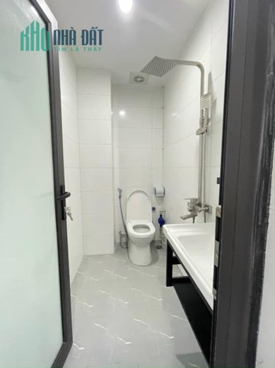 NHÀ PHÂN LÔ - TRUNG TÂM CẦU GIẤY -  Ô TÔ TRÁNH - 2 THOÁNG - 50M RA PHỐ - KHU VÍP - SỔ VUÔNG - KD -