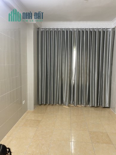 Bán nhà 5 tầng Lĩnh Nam, 3 ngủ, lô góc giá 2 tỷ. Ô tô