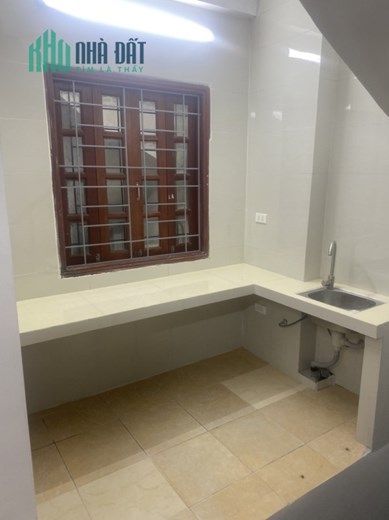 Bán nhà 5 tầng Lĩnh Nam, 3 ngủ, lô góc giá 2 tỷ. Ô tô