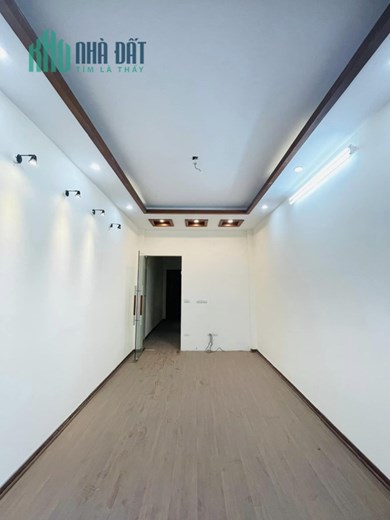 Bán nhà đường Hoàng Mai 56m2, 5 tầng, giá 5.5 tỷ,KD, ô tô qua nhà, sổ đỏ chính chủ nở hậu