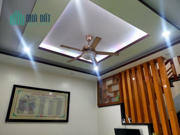 BÁN NHANH căn nhà 3 tầng phường Điện Biên TPTH , oto quay đầu