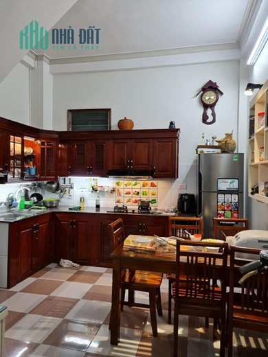 GIÁO SƯ NGHỈ HƯU VỀ QUÊ SỐNG CẦN BÁN CĂN NHÀ 5 TÂNG  ĐƯỢC PHÂN CỦA CÁN BỘ VIÊN CHỨC,NHÀ PHÂN LÔ,  Ô