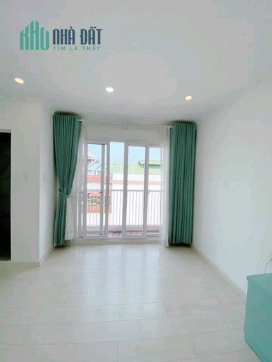 Nhà diện tích 68m2, đối diện Emart, hẻm thông