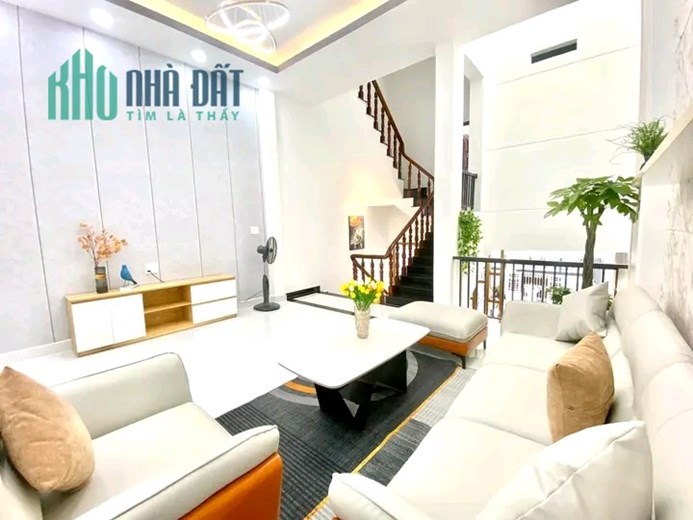 Nhà diện tích 68m2, đối diện Emart, hẻm thông