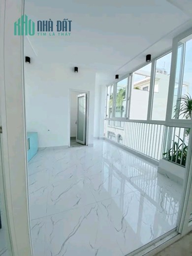 Nhà diện tích 68m2, đối diện Emart, hẻm thông