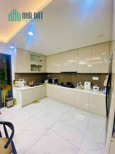 Siêu phẩm tân phú- thoại ngọc hầu- 5 tầng, hèm nhựa 8m, 75m2 chỉ nhình 11 tỷ, mới xây có thang máy.