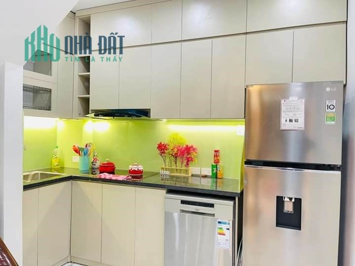 Cần bán nhà Trương Định, quận Hai Bà Trưng, gần phố nhà đẹp ở ngay 32m giá hơn 3 tỷ.