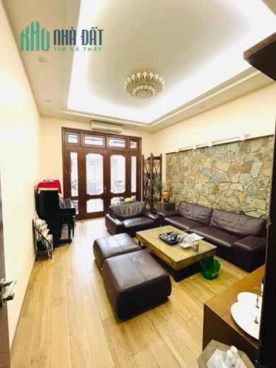 Bán nhà Cầu Giấy, nhà chính chủ cần bán nhà Nguyễn Khang 4 tầng -ô tô đậu cửa- bãi xe18,9T