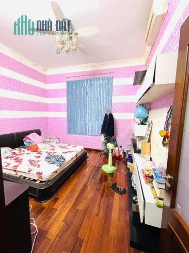 Bán nhà Cầu Giấy, nhà chính chủ cần bán nhà Nguyễn Khang 4 tầng -ô tô đậu cửa- bãi xe18,9T