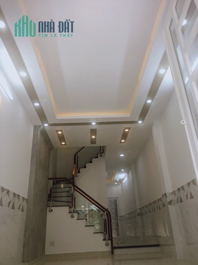 Bán nhà Hẻm xe hơi cách mặt tiền Xóm Chiếu Q 4 - 20 m 
Dt Ngang 3,4 x 14,5 m Đúc 4 tấm 
5 phòng