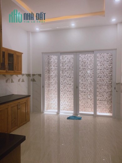 Bán nhà Hẻm xe hơi cách mặt tiền Xóm Chiếu Q 4 - 20 m 
Dt Ngang 3,4 x 14,5 m Đúc 4 tấm 
5 phòng