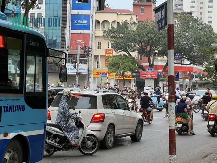 CHỊ GÁI TÔI CẦN BÁN GẤP NHÀ PHỐ ĐÔNG TÁC KINH DOANH TỐT, 2 VỈA HÈ, 58M2, CHỈ HƠN 12 TỶ