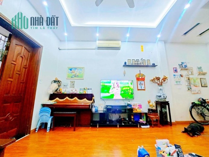 Nhà phố Liễu Giai, ngõ nông, gần phố, diện tích rộng, MT 9m, gần LOTTE 120X3T, 18.5 tỷ.