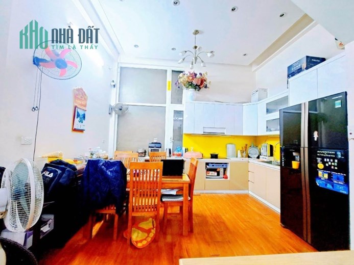 Nhà phố Liễu Giai, ngõ nông, gần phố, diện tích rộng, MT 9m, gần LOTTE 120X3T, 18.5 tỷ.