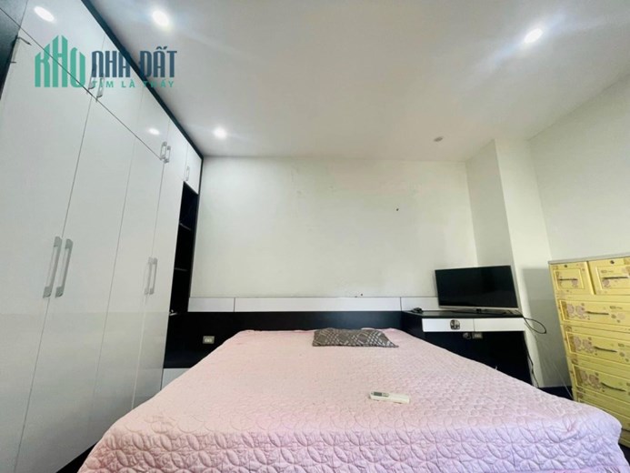Chùa Láng -Đống Đa- 50m2 6 tầng MT5m-oto tránh- 12 tỷ