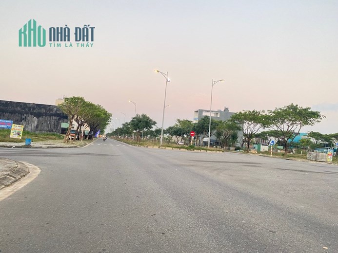 Bán mặt tiền Nguyễn Tất Thành cạnh khu sinh thái Xuân Thiều view biển 4 tỷ 5 Lh 0988677254