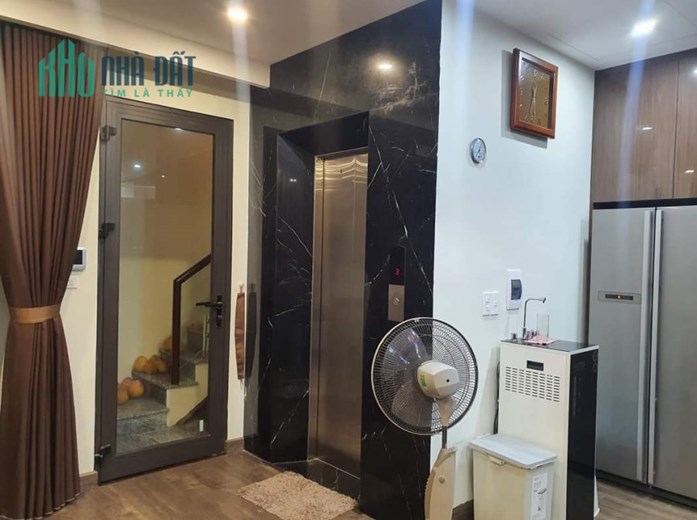 Mặt phố Nguyễn Hoàng sầm uất gần BX Mỹ Đình, 2 mặt đường, 80m2 chỉ 30.9 tỷ. LH 0989.62.6116