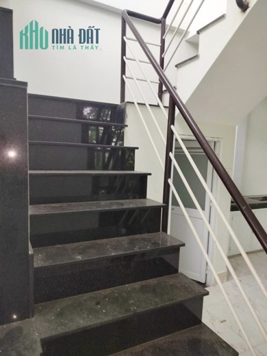 Bán gấp giảm giá nhà Sài Gòn mà hơn 12tr/m2, đường lớn đất rộng mua ở thoải mái chưa tới 3 tỷ