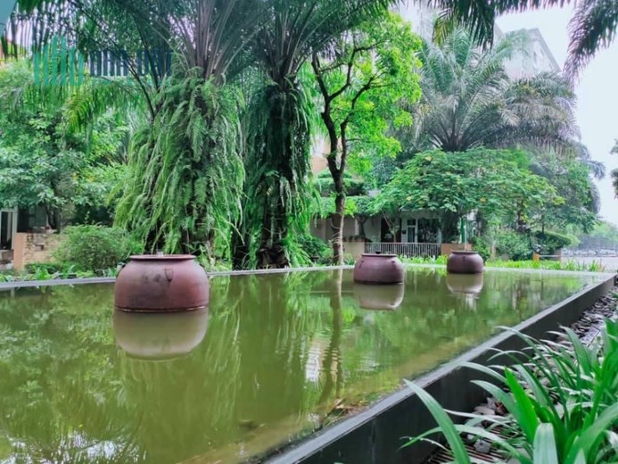 Bán Biệt phủ Việt Hưng, Long Biên. Biệt phủ có vườn cây, ao cá, hồ bơi. Giá chỉ hơn 30 tỷ