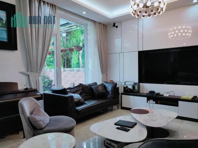 Bán Biệt phủ Việt Hưng, Long Biên. Biệt phủ có vườn cây, ao cá, hồ bơi. Giá chỉ hơn 30 tỷ