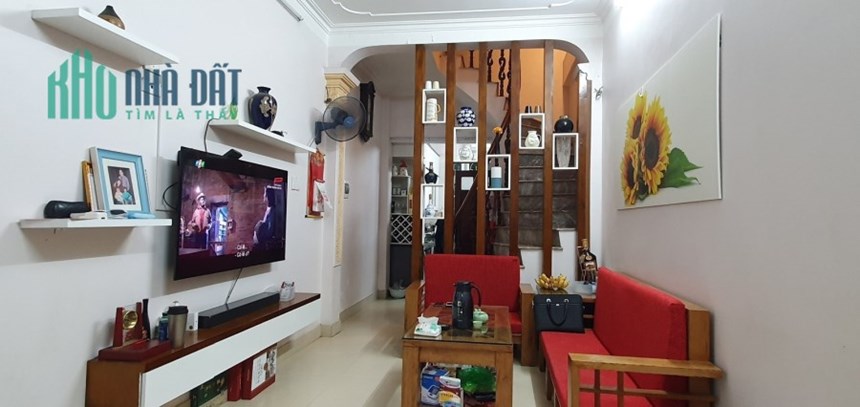 Bán nhà Ngọc Thuỵ, DT sd 38m, nhà 4 tầng, Phân lô, giá hơn 3 tỷ.