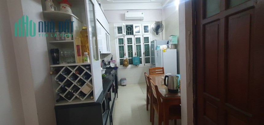 Bán nhà Ngọc Thuỵ, DT sd 38m, nhà 4 tầng, Phân lô, giá hơn 3 tỷ.