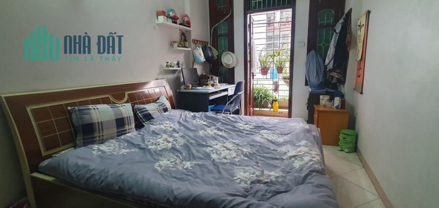 Bán nhà Ngọc Thuỵ, DT sd 38m, nhà 4 tầng, Phân lô, giá hơn 3 tỷ.