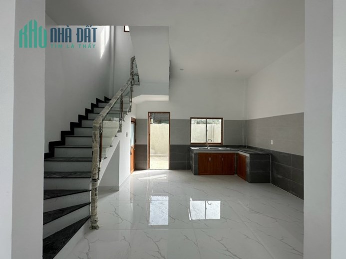 Nhà đẹp mới tinh - 5m x 18m - giá 1.25 tỷ - Thị Trấn Đức Hòa, Huyện Đức Hòa, Long An