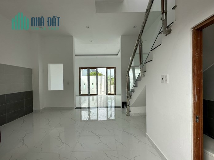 Nhà đẹp mới tinh - 5m x 18m - giá 1.25 tỷ - Thị Trấn Đức Hòa, Huyện Đức Hòa, Long An