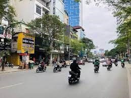 Cần bán gấp nhà Thái Thịnh, Quận Đống Đa, 52 m2 x 3 tầng, lô góc, ô tô vào nhà