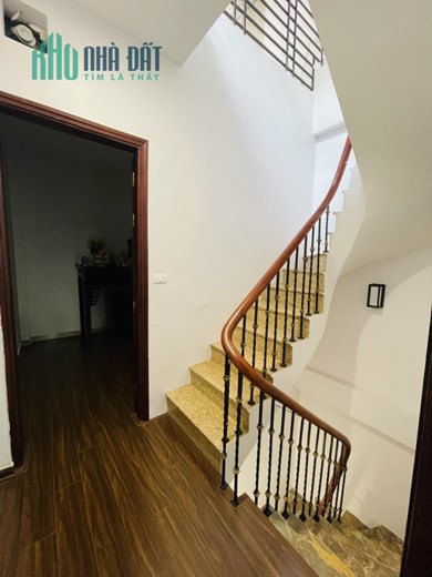 Cần bán nhà Nguyễn Chí Thanh, Quận Đống Đa, 35m2 x 5 tầng, phân lô, vỉa hè ô tô tránh, KD