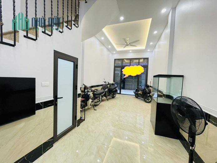 Cần bán nhà Nguyễn Chí Thanh, Quận Đống Đa, 35m2 x 5 tầng, phân lô, vỉa hè ô tô tránh, KD