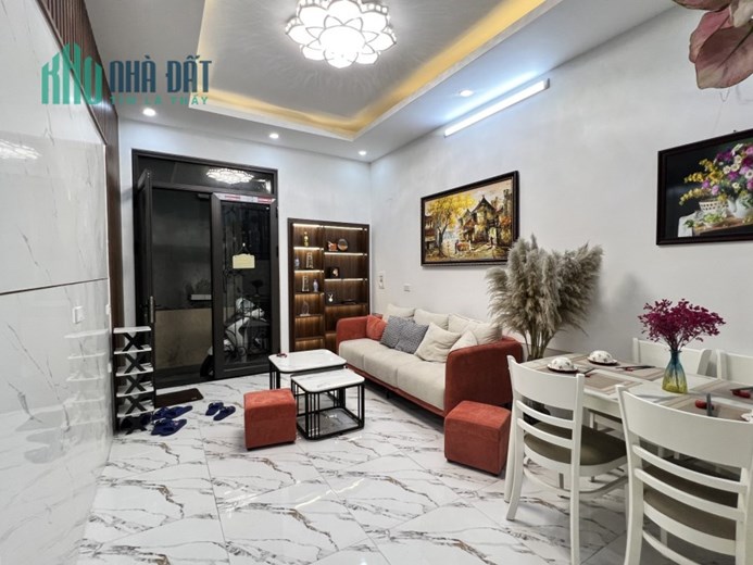 Bán nhanh nhà Trương Định, Hai Bà Trưng, 30m, 5T, Mới koong, full nội thất, nhỉnh 3 tỷ.