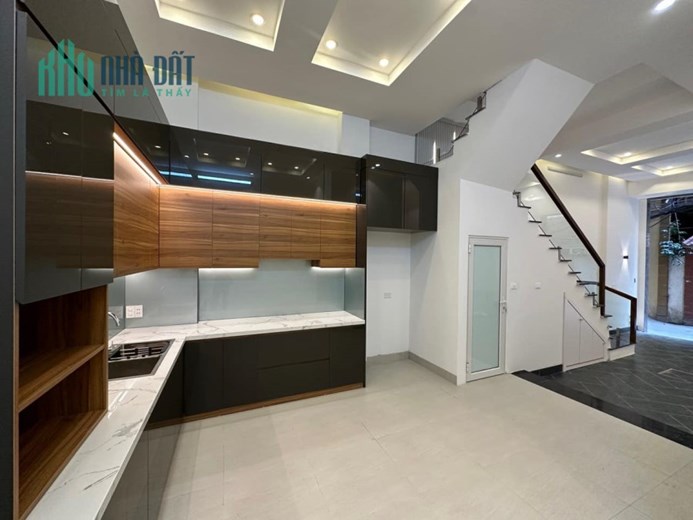 Bán nhà phố Đào Duy Anh, ngõ ô tô, DT49.5m2 x 5 tầng, thang máy 2 thoáng, MT 4.5m, chỉ 10,4 tỷ.