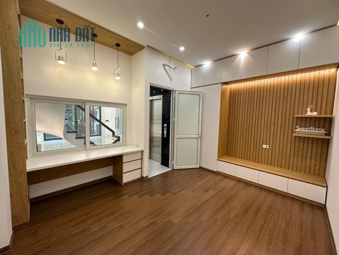 Bán nhà phố Đào Duy Anh, ngõ ô tô, DT49.5m2 x 5 tầng, thang máy 2 thoáng, MT 4.5m, chỉ 10,4 tỷ.