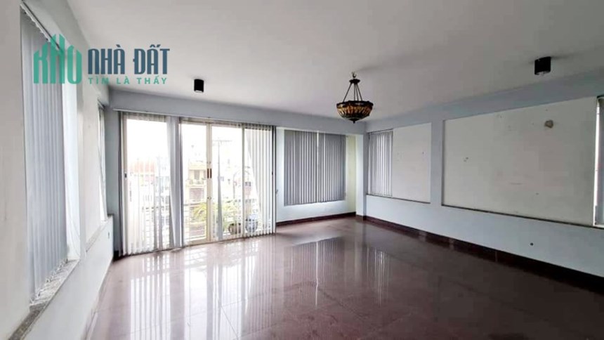 Cực hót, bán nhà mặt phố Âu Cơ đang mở rộng Dt82m, 5T, Mt6,5m, giá chỉ 17,5 tỷ.
