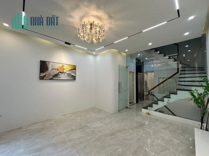 Bán nhà Lê Trọng Tấn, sát phố, mặt tiền rộng