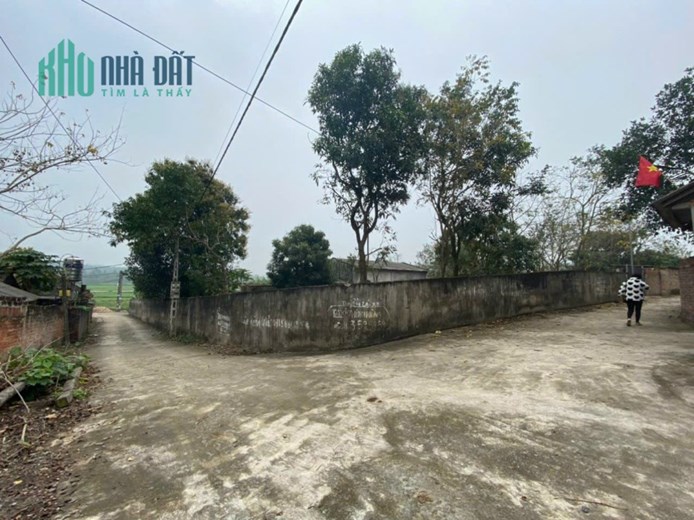 Bán mảnh đất lô góc mặt tiền hơn 8m giá rẻ gần sân golf Tam Đảo, tiềm năng nhất huyện