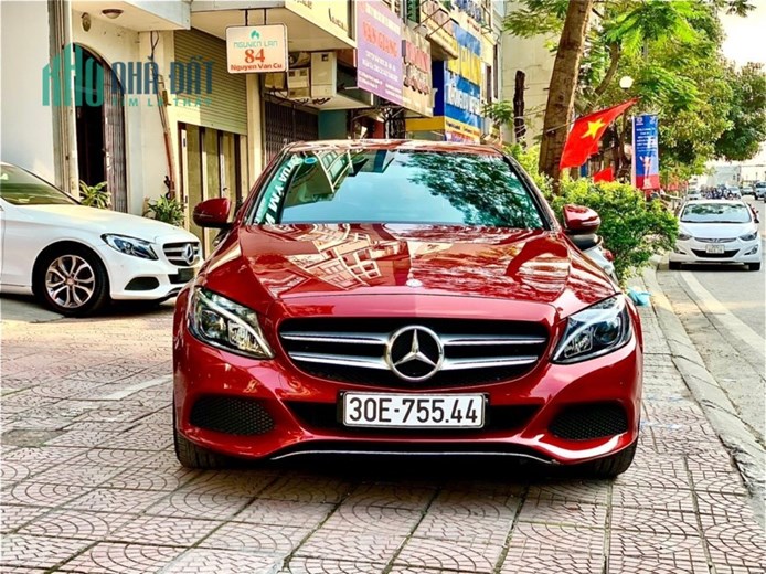 Bán Xe Mercedes Benz C class C200 2017 Màu đỏ nội thất đen.90 Nguyễn Văn Cừ Hà Nội