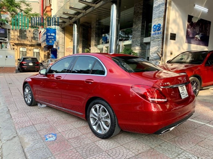 Bán Xe Mercedes Benz C class C200 2017 Màu đỏ nội thất đen.90 Nguyễn Văn Cừ Hà Nội