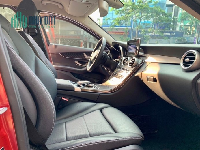 Bán Xe Mercedes Benz C class C200 2017 Màu đỏ nội thất đen.90 Nguyễn Văn Cừ Hà Nội