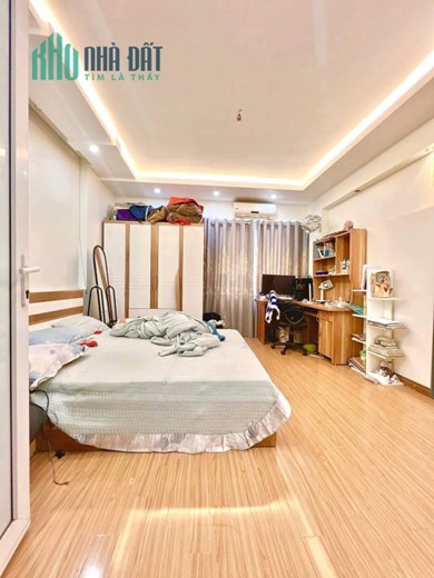 ĐƯỜNG LÁNG TIỆN ÍCH BẠT NGÀN TIẾP GIÁP NHIỀU QUẬN 40M2 NHỈNH 5 TỶ