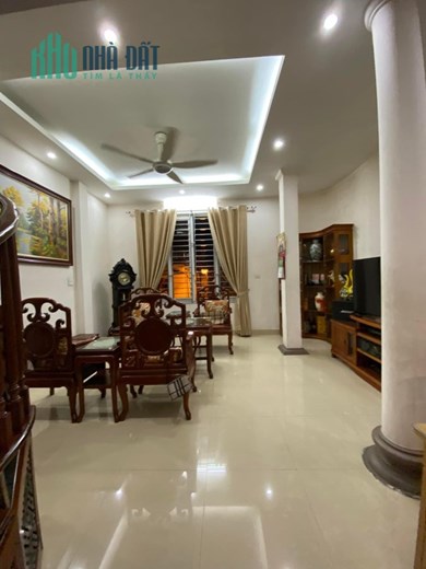 Ngọc Khánh Ba Đình Ô tô Lô góc Kinh doanh, 40m, 5 tầng,10 tỷ, để lại full nội thất