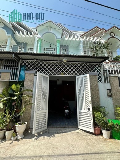 Bán gấp nhà Quận 12, hẻm xe hơi, diện tích 64m2, chỉ hơn 3 tỷ