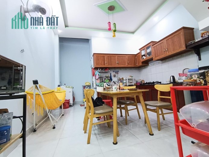 Bán gấp nhà Quận 12, hẻm xe hơi, diện tích 64m2, chỉ hơn 3 tỷ