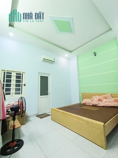 Bán gấp nhà Quận 12, hẻm xe hơi, diện tích 64m2, chỉ hơn 3 tỷ
