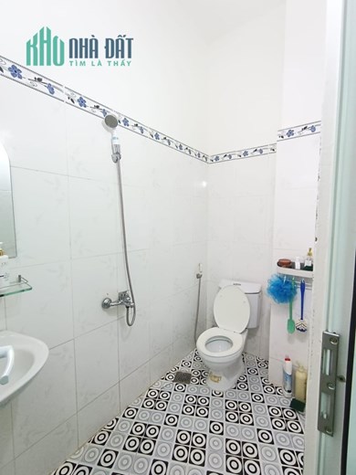 Bán gấp nhà Quận 12, hẻm xe hơi, diện tích 64m2, chỉ hơn 3 tỷ