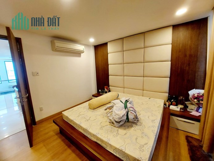 Bán nhà hxh thông Hoàng Hoa Thám-4 lầu- 112m2 -ngang 7.3m -nội thất cao cấp