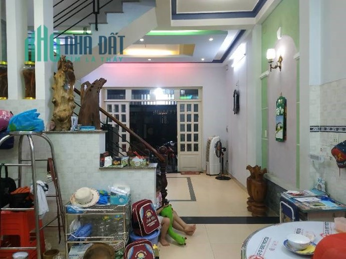 Nhà bán gần Lê Trọng Tấn, 60 m2, 1 lầu,2 PN,  giá 4,8 tỷ